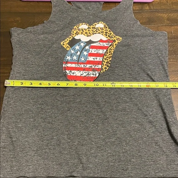 Charcoal Graphic Tank Top with Leopard and Flag Design - Picture 5 of 6
